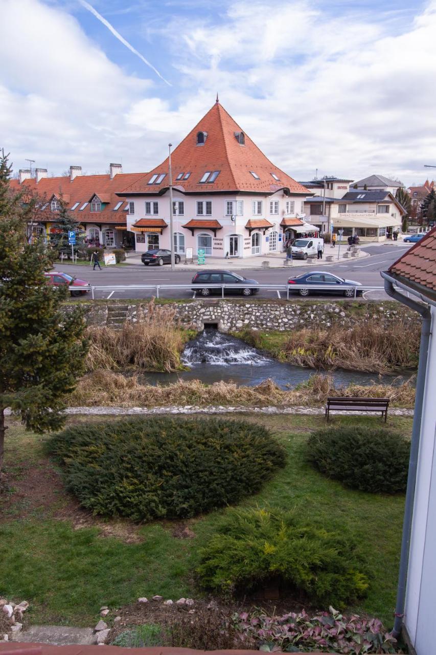 Ecoappart-Haz Mosonmagyaróvár Exteriör bild